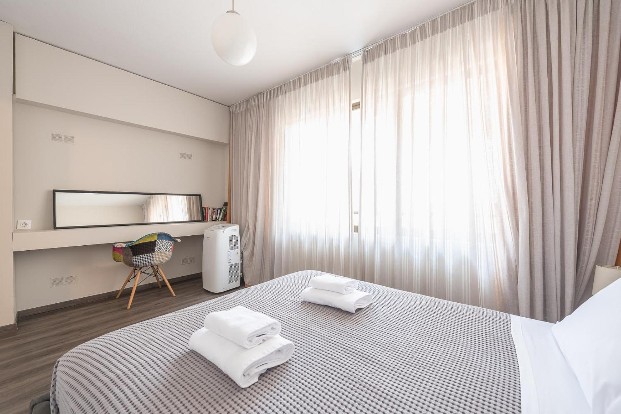 Apartment Steps From Historic Center Plaka Атина Екстериор снимка