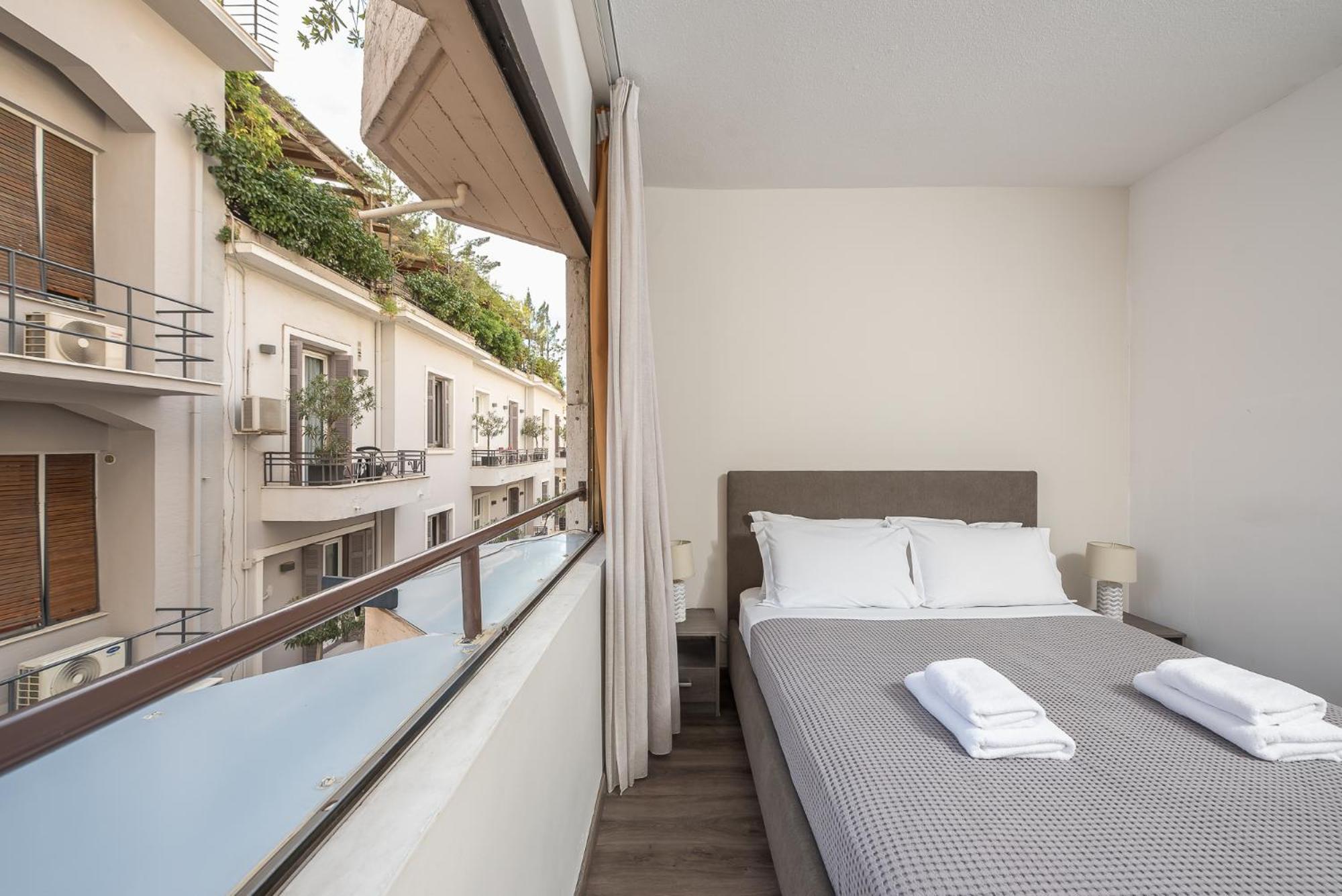 Apartment Steps From Historic Center Plaka Атина Екстериор снимка